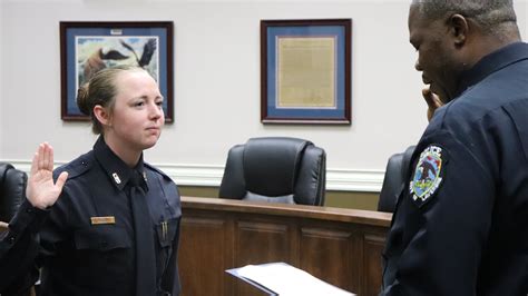 Tennessee sex scandal cop Maegan Hall settles。